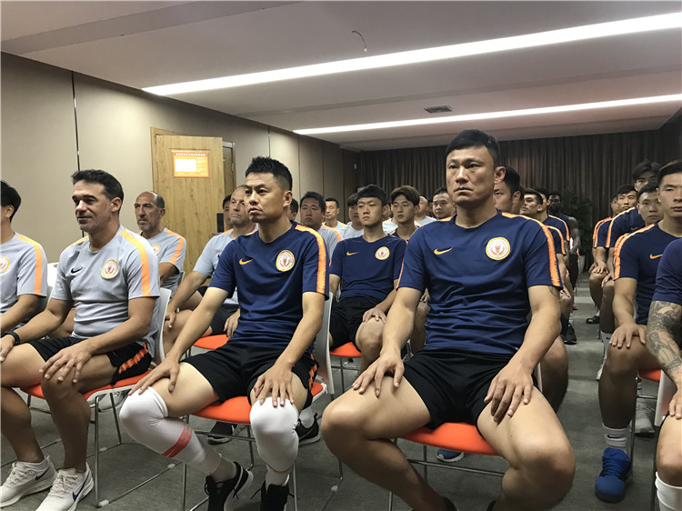 爱尔兰队备战立陶宛，全队集结备战的简单介绍